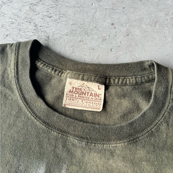 Vintage 90s The Mountain Wolf tee | Size L - Picture 4 of 5